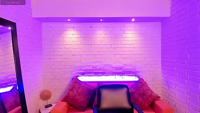 VenusCooper online show from 11.04.25