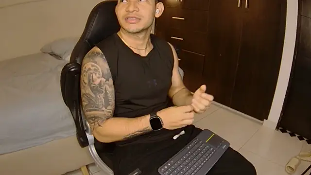 Snapshot of venedic_bull chatting on 02.05.26 venedic bull online show from 02.05.26