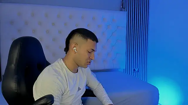 Snapshot of venedic_bull chatting on 02.20.26 venedic bull online show from 02.20.26