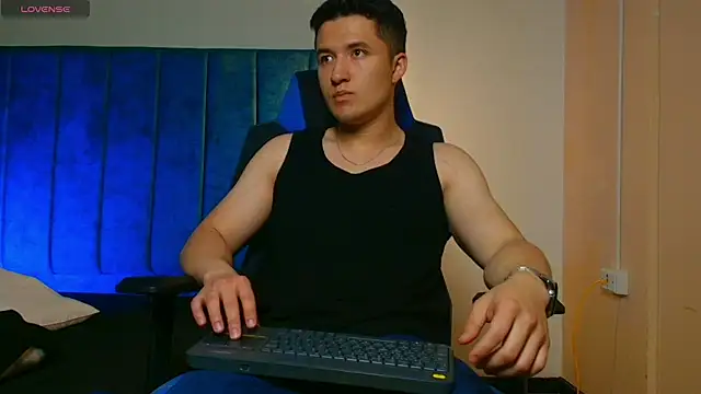 EthanConnor  online show from 10.03.25