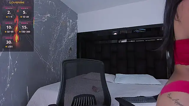 LiaClarck  online show from 11.20.25