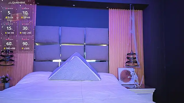 Emily Roberts9 online show from 11.14.25