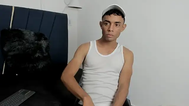 Snapshot of badboycum_23 chatting on 10.11.25 badboycum 23 online show from 10.11.25