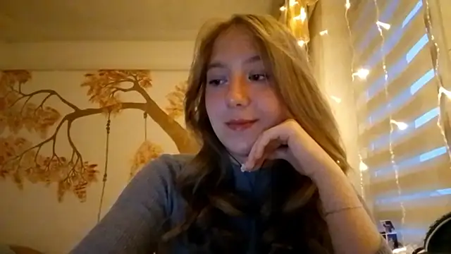 Snapshot of CarynFlaryn chatting on 10.06.25 CarynFlaryn online show from 10.06.25