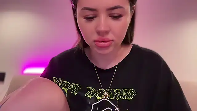 AlmaryKim online show from 10.10.25