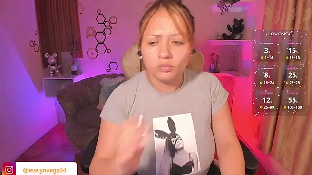 EvelynVega0 online show from 12.23.25