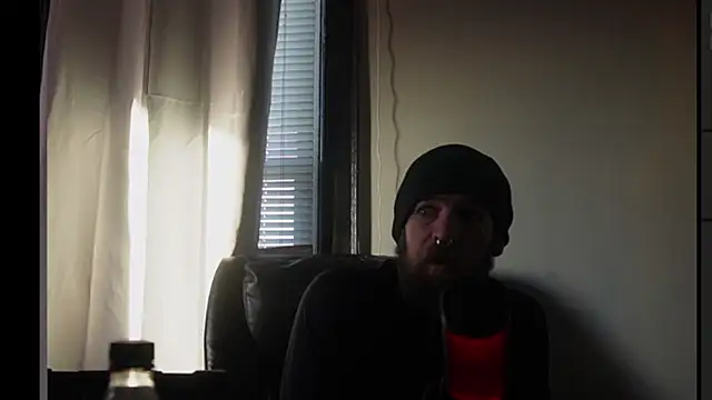 Snapshot of Vox_Personas chatting on 12.18.25 Vox Personas online show from 12.18.25