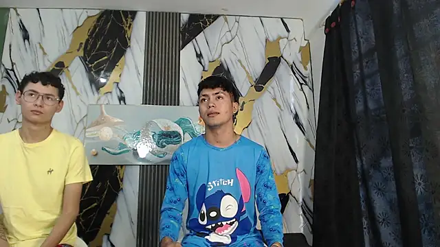 Snapshot of VERY_HOT_GUYS chatting on 07.16.26 VERY HOT GUYS online show from 07.16.26