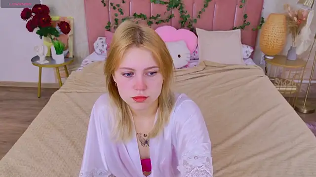 Stellahaart online show from 10.06.25