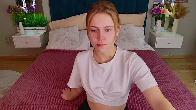 Stellahaart online show from 12.04.25