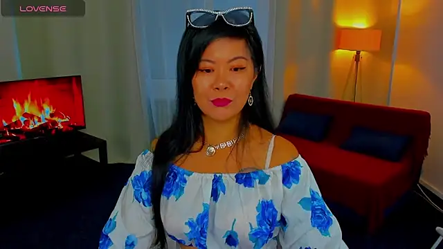 BeckySunday online show from 10.04.25