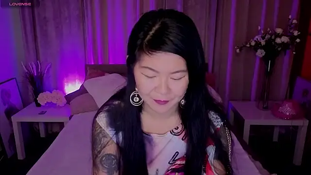 BeckySunday online show from 10.13.25