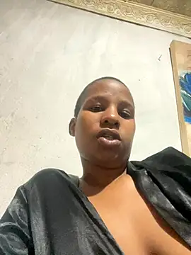 Snapshot of MissBubbles04 chatting on 10.31.25 MissBubbles04 online show from 10.31.25