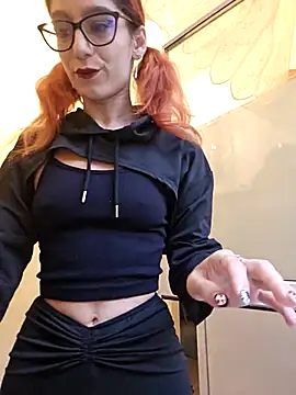 Snapshot of YuriXo chatting on 10.22.25 YuriXo online show from 10.22.25