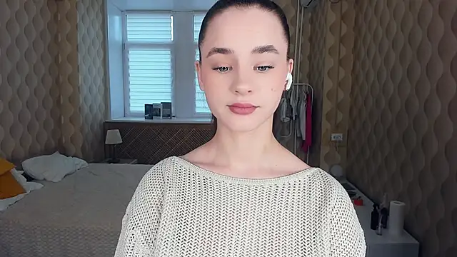 JinnyMcie online show from 10.19.25