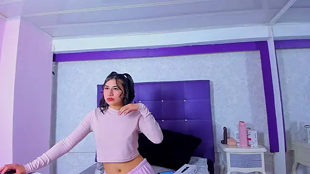 LeaMoreau22 online show from 11.16.25