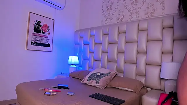 Peyton louise online show from 11.10.25