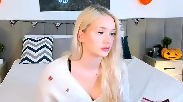 SugarWhisper online show from 10.31.25