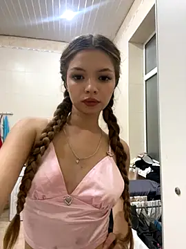 Snapshot of _Siennaaa_ chatting on 10.10.25 Siennaaa online show from 10.10.25