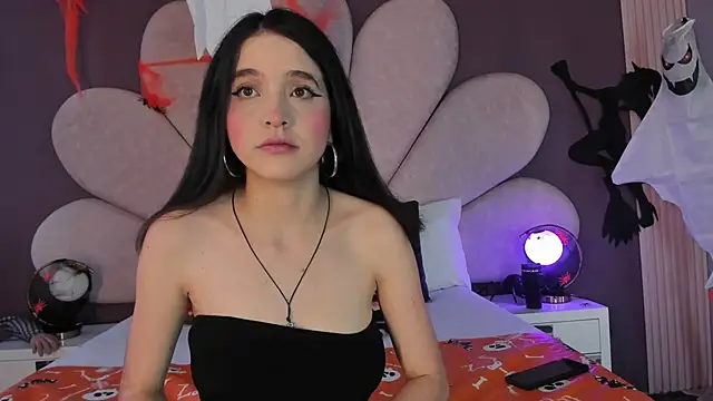 MeganR  online show from 11.04.25