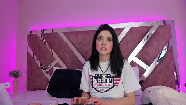 Snapshot of MeganR_ chatting on 01.17.26 MeganR online show from 01.17.26