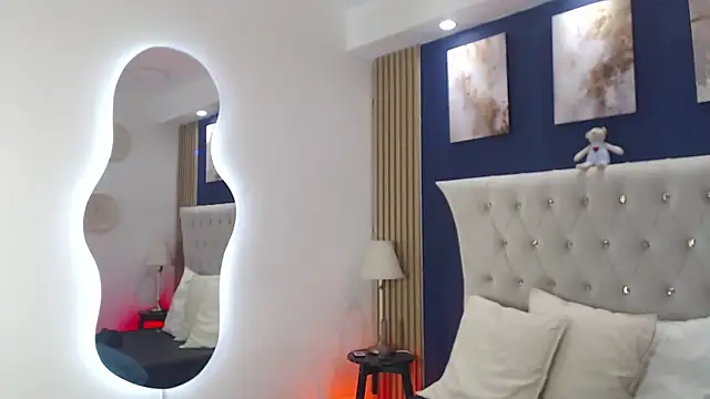 Snapshot of GloryShine chatting on 02.25.26 GloryShine online show from 02.25.26