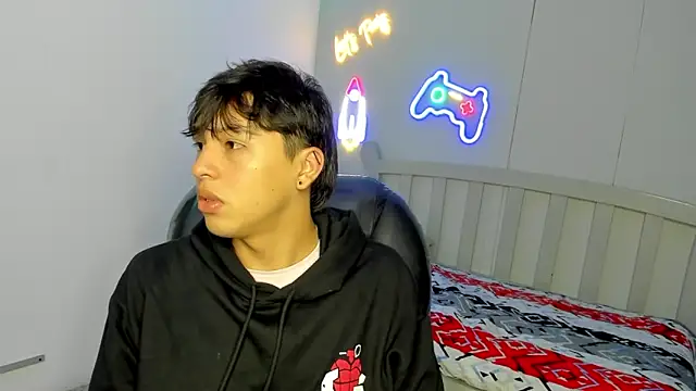 StiwenTwink online show from 10.29.25