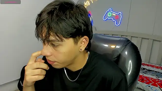 StiwenTwink online show from 10.30.25