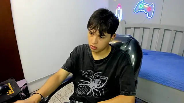 StiwenTwink online show from 11.24.25