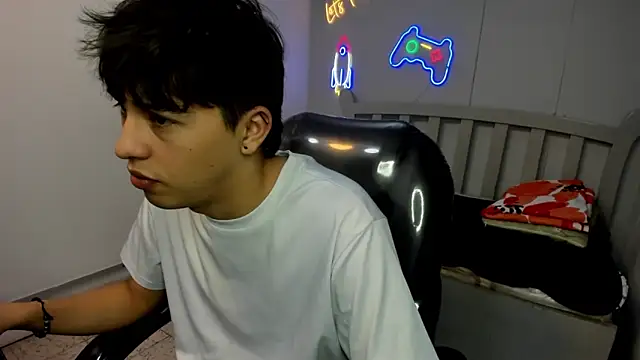 StiwenTwink online show from 11.28.25