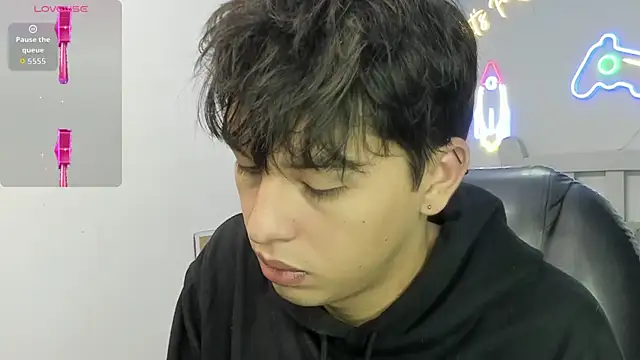 StiwenTwink online show from 12.14.25