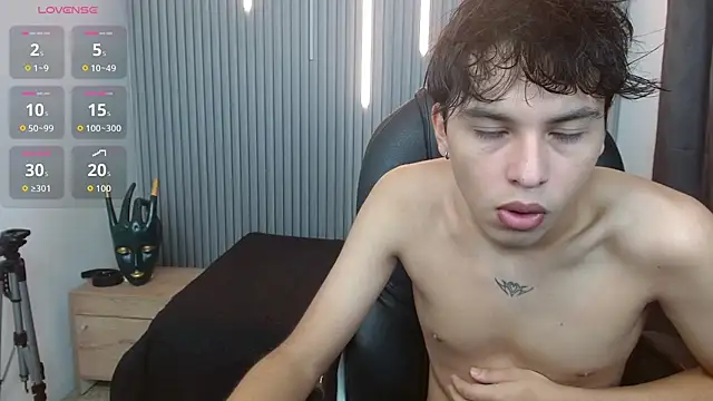 StiwenTwink online show from 04.12.26