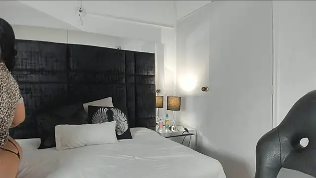 MayaCurvy online show from 10.04.25