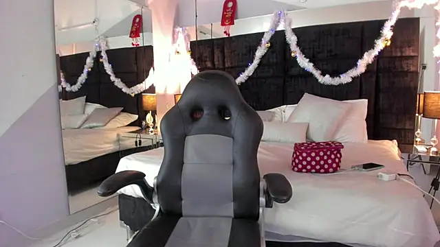 MayaCurvy online show from 11.16.25