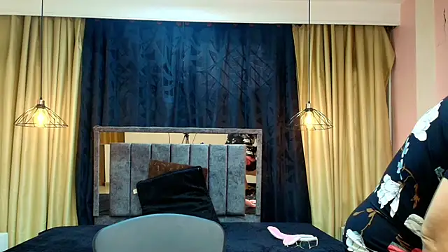 scarlet milf  online show from 11.15.25