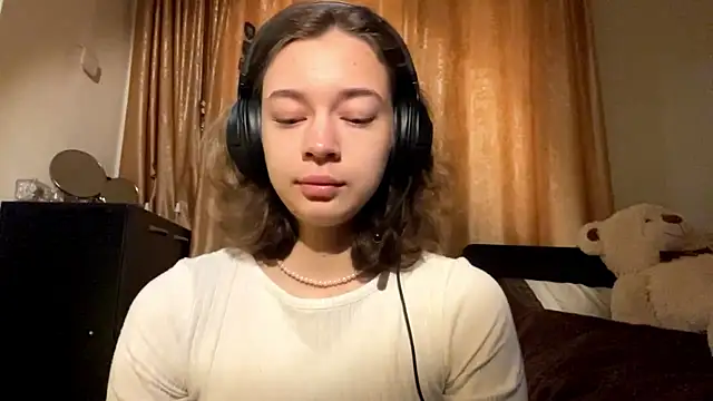 LiliVang online show from 10.08.25