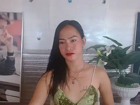 Snapshot of miss_katty28 chatting on 10.17.25 miss katty28 online show from 10.17.25