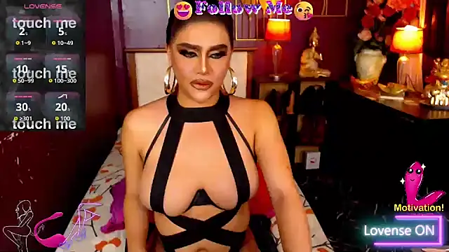 Snapshot of BombshellMARIA chatting on 10.08.25 BombshellMARIA online show from 10.08.25