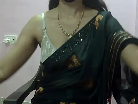 Snapshot of Laila_Cute chatting on 04.14.26 Laila Cute online show from 04.14.26