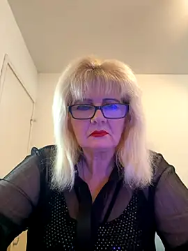 Snapshot of BoloshkaBlonda chatting on 10.04.25 BoloshkaBlonda online show from 10.04.25