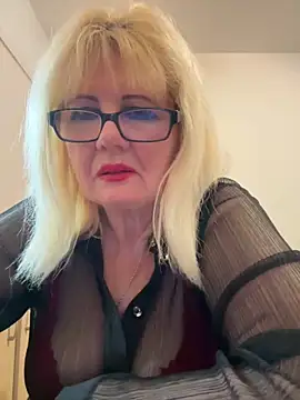 Snapshot of BoloshkaBlonda chatting on 10.10.25 BoloshkaBlonda online show from 10.10.25