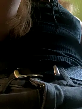 pleasedontpressaredburton online show from 11.02.25