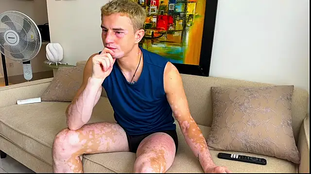 Snapshot of YummyGann chatting on 11.29.25 YummyGann online show from 11.29.25