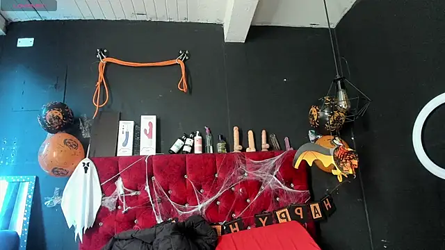 Snapshot of Cony_l chatting on 10.30.25 Cony l online show from 10.30.25