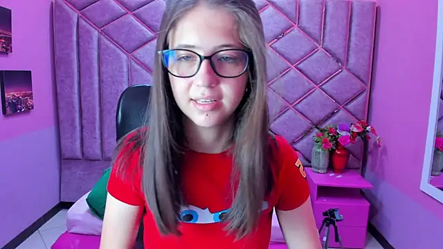 sarah sweett  online show from 04.11.26