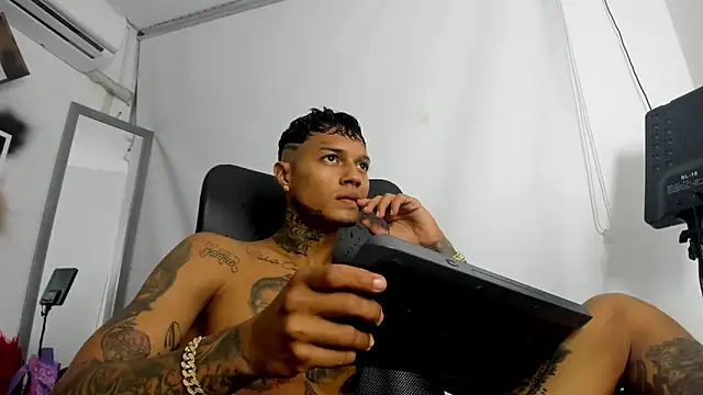 The boy dreams1 online show from 12.04.25