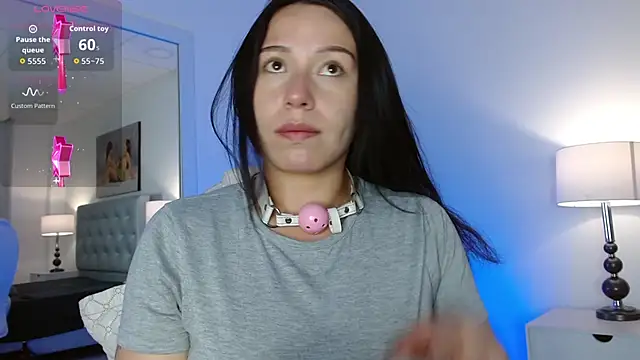 Snapshot of Mariaaam_ chatting on 10.13.25 Mariaaam online show from 10.13.25