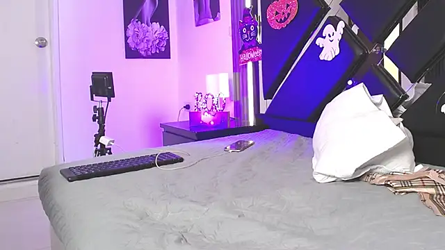 Charlotte ebony  online show from 10.21.25