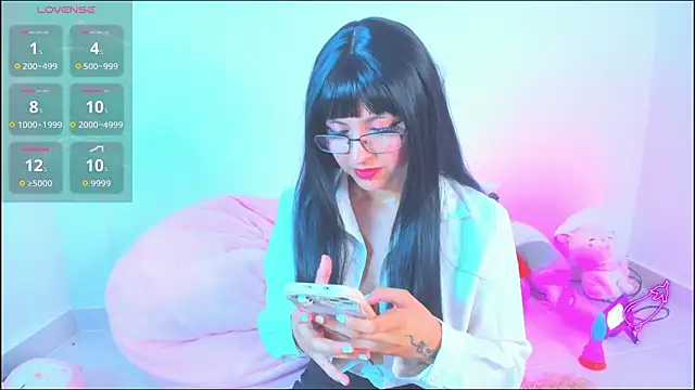 Miaengels  online show from 11.19.25