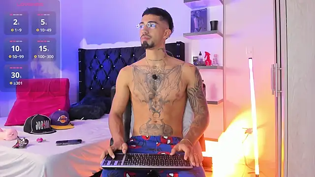 Snapshot of _Duriel chatting on 02.07.26 Duriel online show from 02.07.26